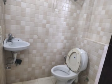 Bathroom in 3 BHK Builder Floor at SS The Palladians, Sector 47 – for Rent