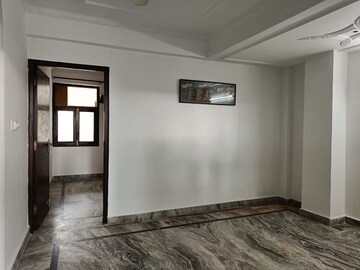 Room in 3 BHK Independent House at RWA Apartments Sector 52, Sector 52 – for Rent