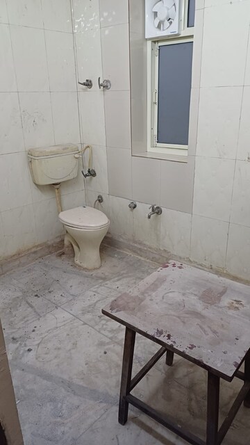 Bathroom in 1 BHK Apartment at Paschim Vihar – for Rent