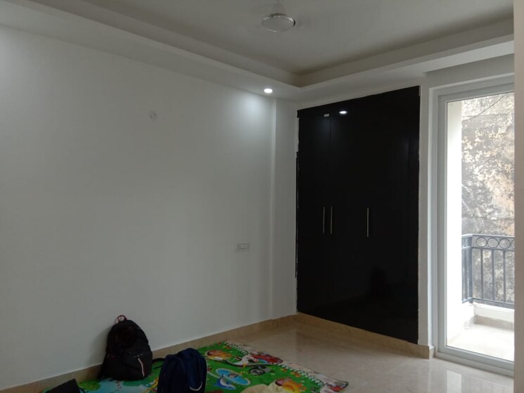 Room, kharar road 2.5 Bedroom 1350 Sq.Ft. Apartment In Kharar Road Mohali 7901310