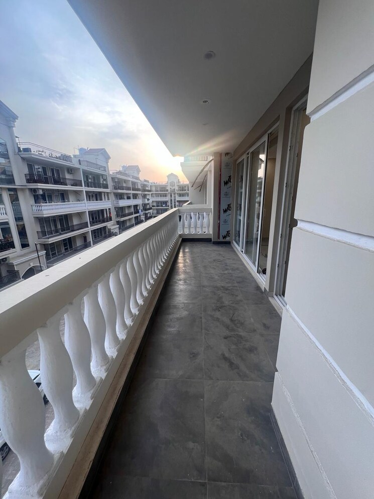 Balcony, kharar road 2.5 Bedroom 1350 Sq.Ft. Apartment In Kharar Road Mohali 7901310