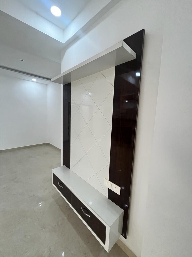 Room, kharar road 2.5 Bedroom 1350 Sq.Ft. Apartment In Kharar Road Mohali 7901310