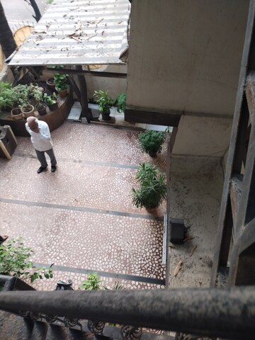 Parking in Studio Independent House at Kurla East – for Rent
