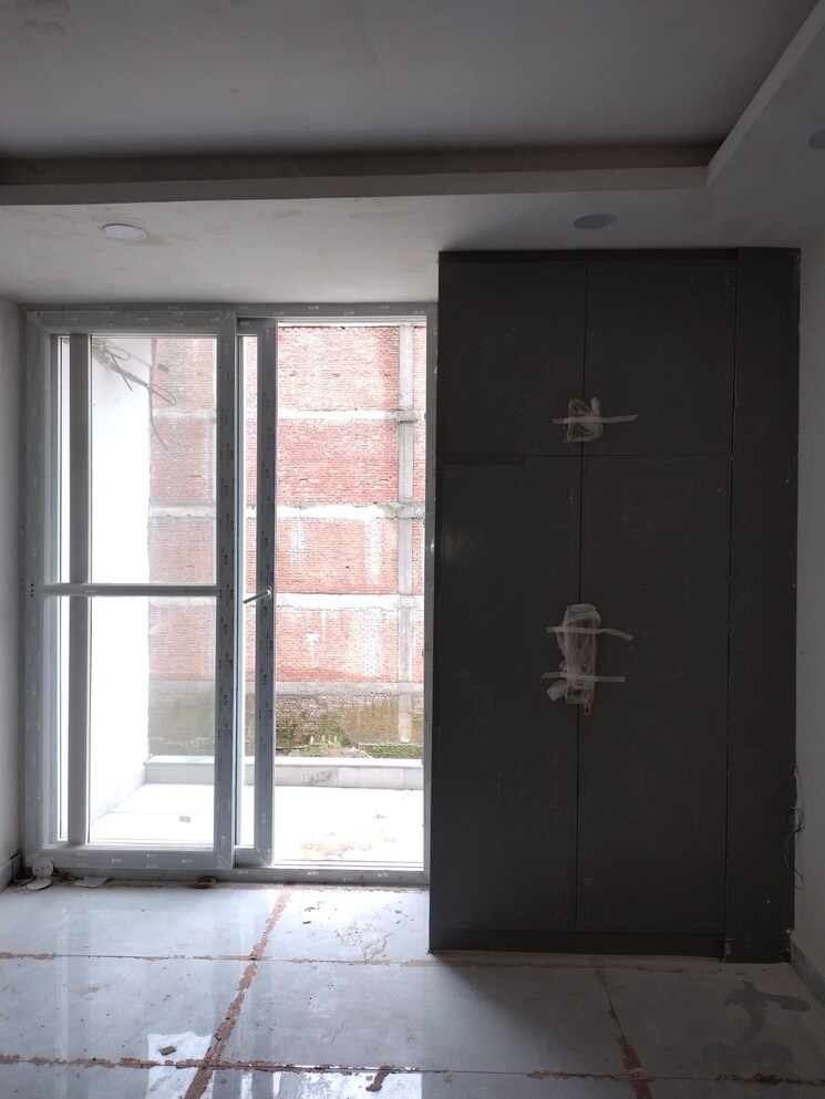 Room, sector 73 3 Bedroom 1600 Sq.Ft. Builder Floor In Sector 73 Noida 7901349