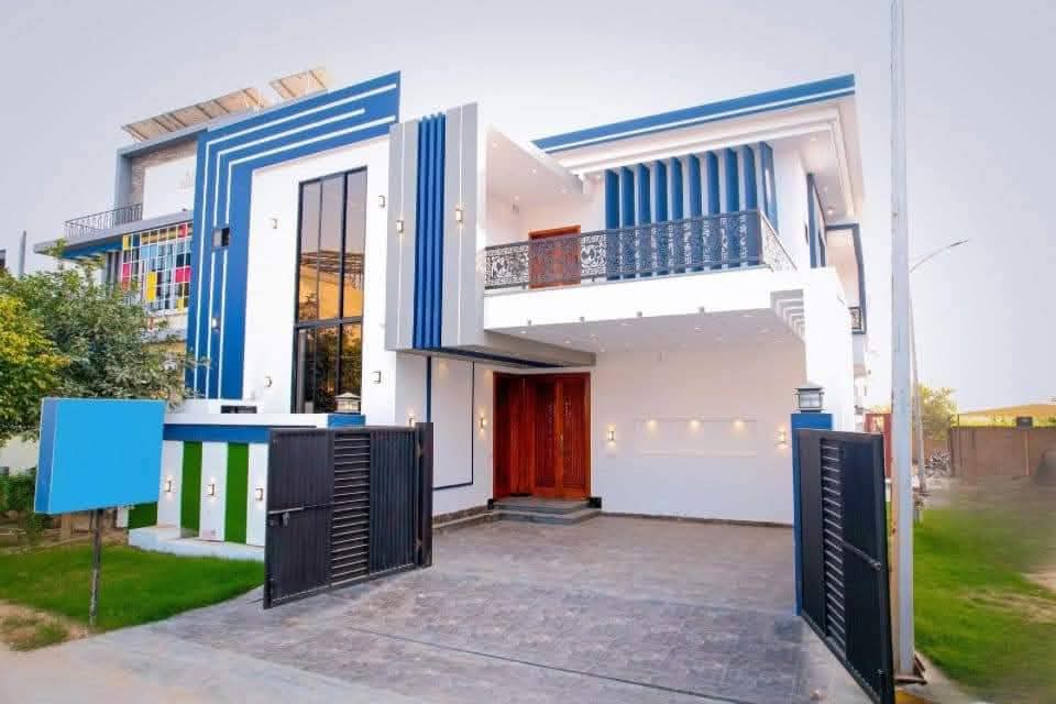 Plot For Sale in Lakshay Parilok Apartment