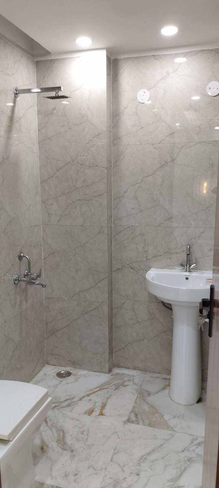 Bathroom, hargobind-enclave-chattarpur 3 Bedroom 1400 Sq.Ft. Builder Floor In Chattarpur Delhi 7901453