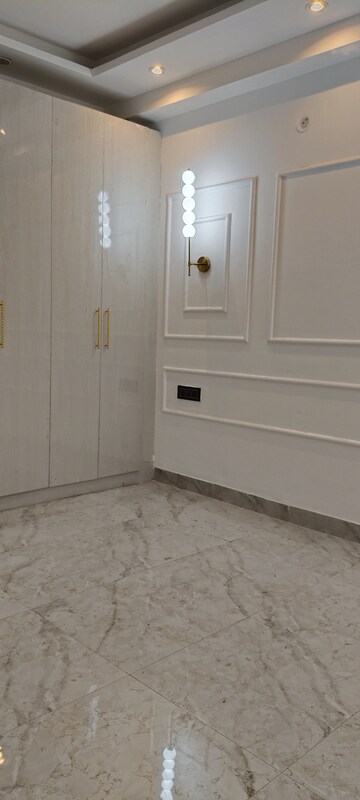 Bathroom in 3 BHK Builder Floor at Hargobind Enclave Chattarpur, Chattarpur – for Sale