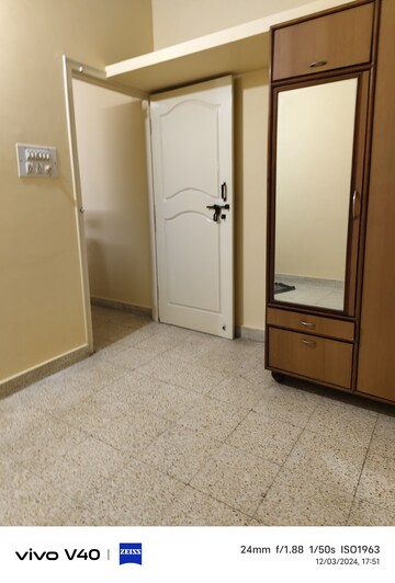 Room in 1 BHK Builder Floor at Halasuru – for Rent