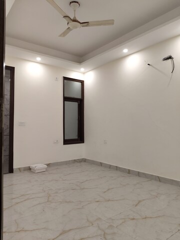 Room in 3 BHK Builder Floor at Hargobind Enclave Chattarpur, Chattarpur – for Sale