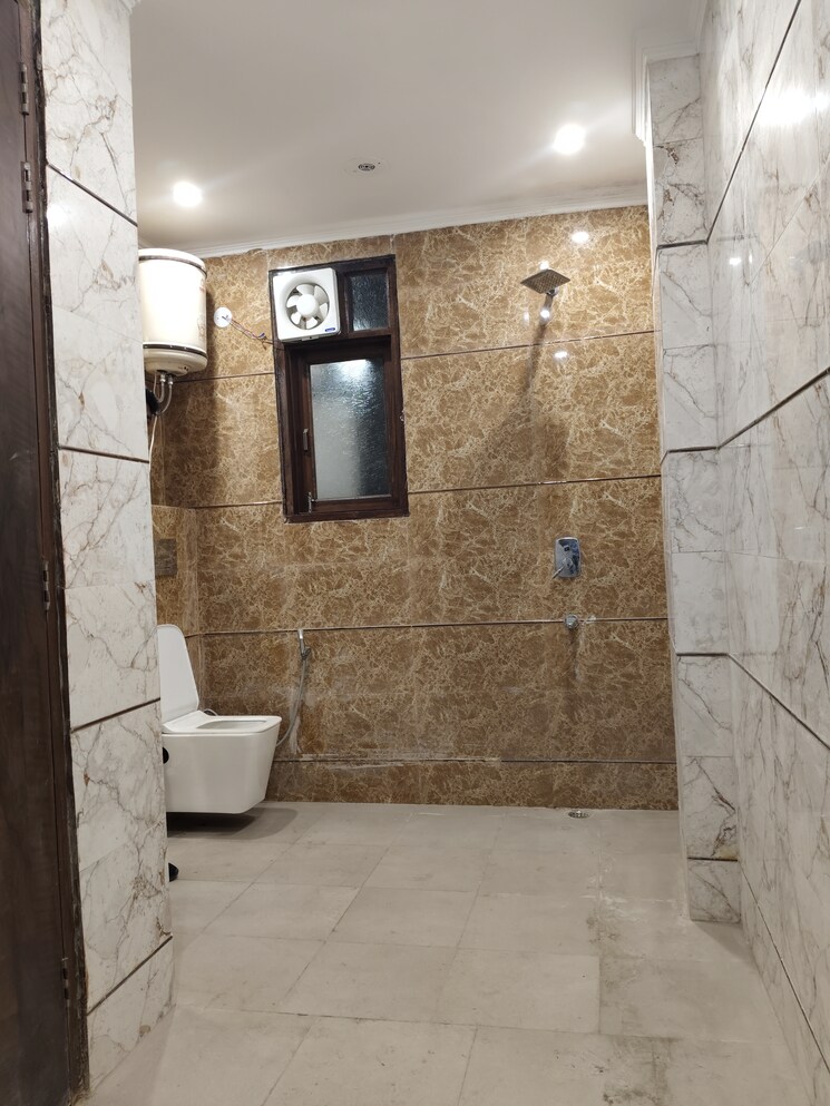 Bathroom, hargobind-enclave-chattarpur 3 Bedroom 1400 Sq.Ft. Builder Floor In Chattarpur Delhi 7901474