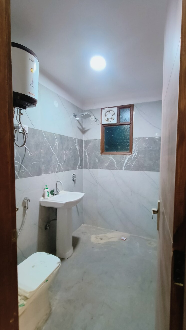 Bathroom, hargobind-enclave-chattarpur 3 Bedroom 1400 Sq.Ft. Builder Floor In Chattarpur Delhi 7901486