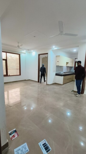 Room in 3 BHK Builder Floor at Hargobind Enclave Chattarpur, Chattarpur – for Sale