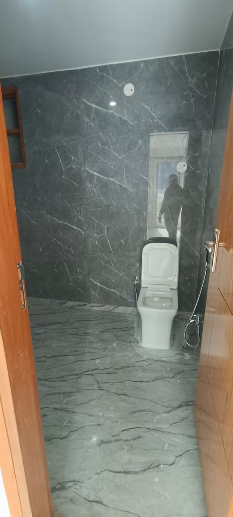 Bathroom, noor nagar 4 Bedroom 1980 Sq.Ft. Apartment In Noor Nagar Delhi 7901515