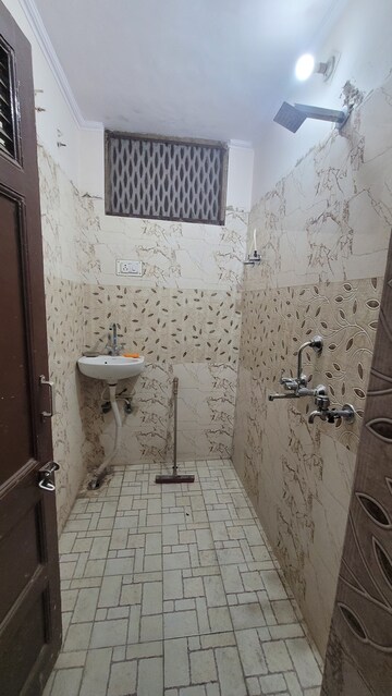 Master Bedroom in 3 BHK Builder Floor at Vivek Vihar – for Rent