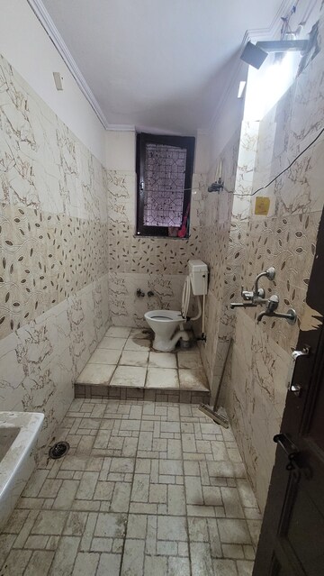 Master Bedroom in 3 BHK Builder Floor at Vivek Vihar – for Rent