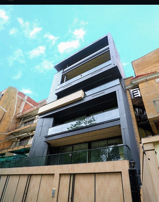 3 BHK + Servant Room Builder Floor For Sale in RWA Defence Colony Block A