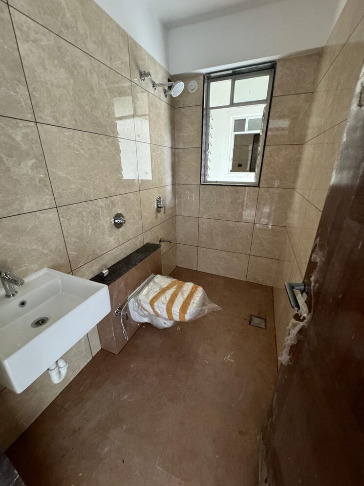 Bathroom, kumar-city 5 Bedroom 6800 Sq.Ft. Penthouse In Kalyani Nagar Pune 7901624