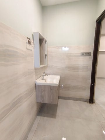 Bathroom in 3 BHK Apartment at Banjara Hills – for Rent