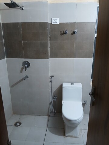 Bathroom in 3.5 BHK Builder Floor at Sector 9 – for Rent