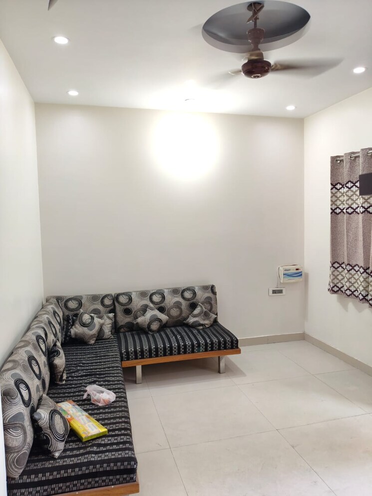 Living Room, rohini sector 11 3 Bedroom 104 Sq.Mt. Builder Floor In Rohini Sector 11 Delhi 7901755