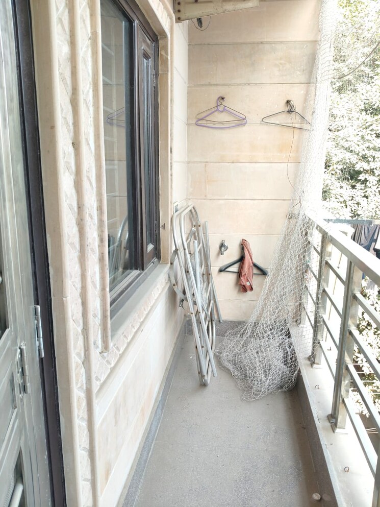 Balcony, rohini sector 11 3 Bedroom 104 Sq.Mt. Builder Floor In Rohini Sector 11 Delhi 7901755