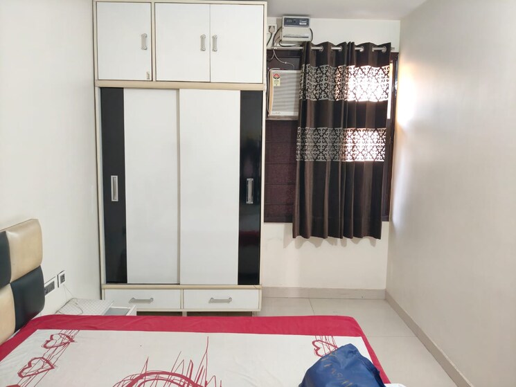 Bedroom, rohini sector 11 3 Bedroom 104 Sq.Mt. Builder Floor In Rohini Sector 11 Delhi 7901755