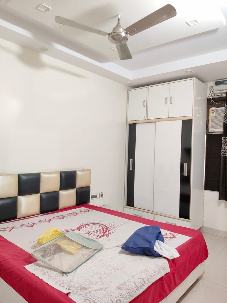 Bedroom, rohini sector 11 3 Bedroom 104 Sq.Mt. Builder Floor In Rohini Sector 11 Delhi 7901755