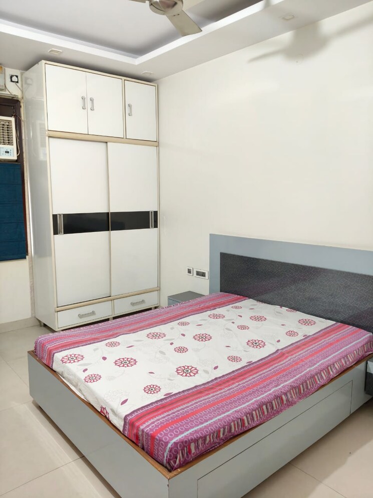 Bedroom, rohini sector 11 3 Bedroom 104 Sq.Mt. Builder Floor In Rohini Sector 11 Delhi 7901755