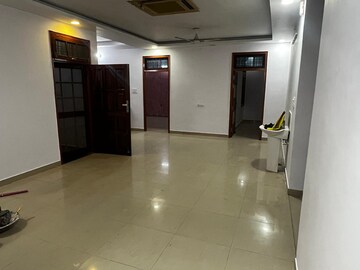 Room in 4 BHK Apartment at Emaar The Palm Drive-Palm Studios, Sector 66 – for Sale