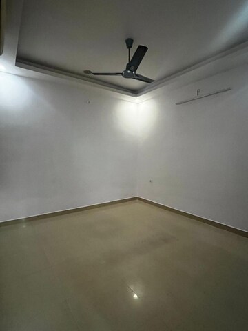 Room in 4 BHK Apartment at Emaar The Palm Drive-Palm Studios, Sector 66 – for Sale