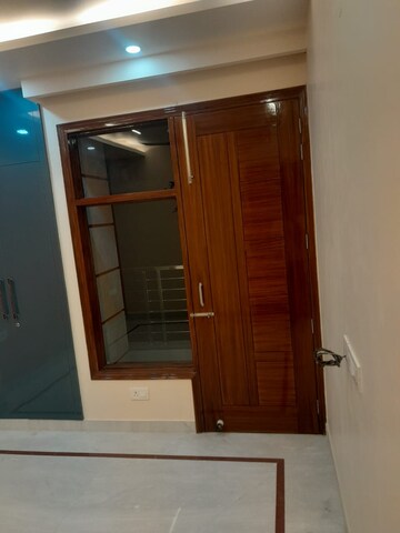 Room in 3 BHK Builder Floor at Sector 23 – for Rent