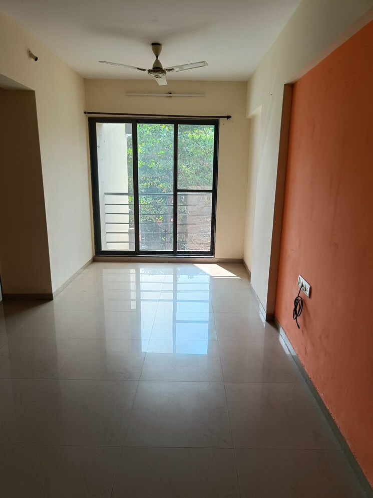 Living Room, shiv-parvati-chs-dahisar 3 Bedroom 900 Sq.Ft. Apartment In Dahisar East Mumbai 7901907