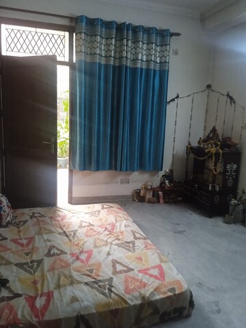 Bedroom in 3 BHK Builder Floor at Sector 23 – for Rent