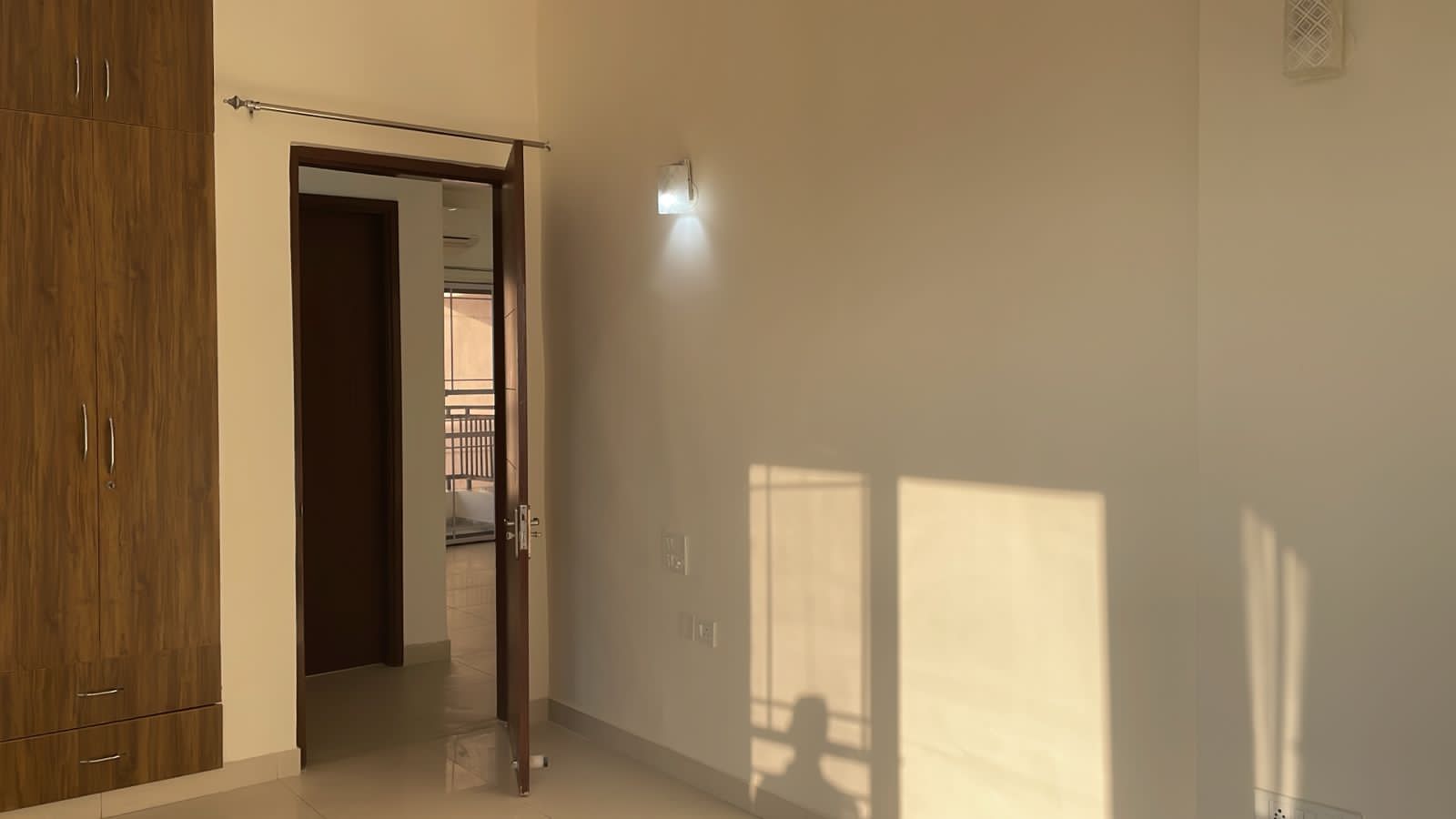 3 BHK + Servant Room 2690 Sq.Ft. Apartment in Unitech Uniworld City