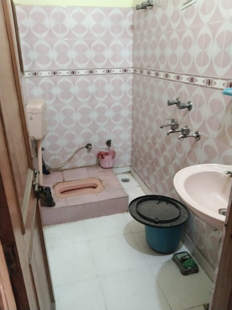 Bathroom, shastri nagar 2 Bedroom 504 Sq.Ft. Builder Floor In Shastri Nagar Delhi 7902019