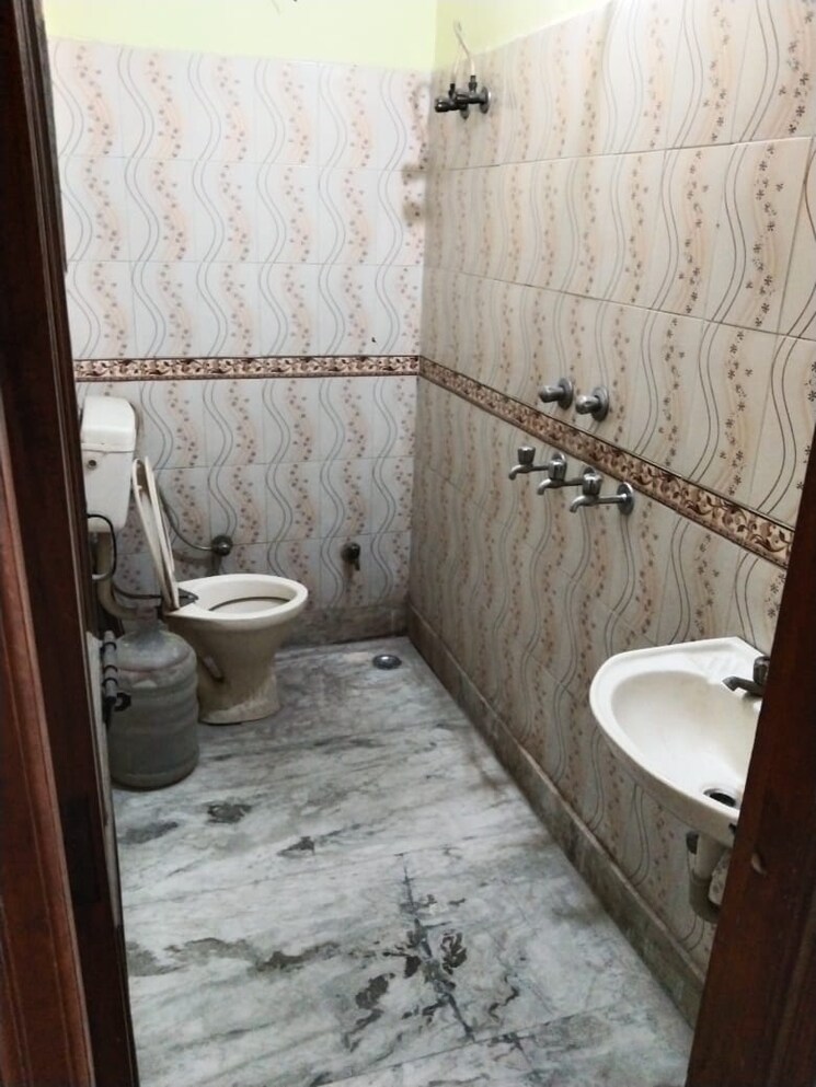 Bathroom, shastri nagar 2 Bedroom 504 Sq.Ft. Builder Floor In Shastri Nagar Delhi 7902019