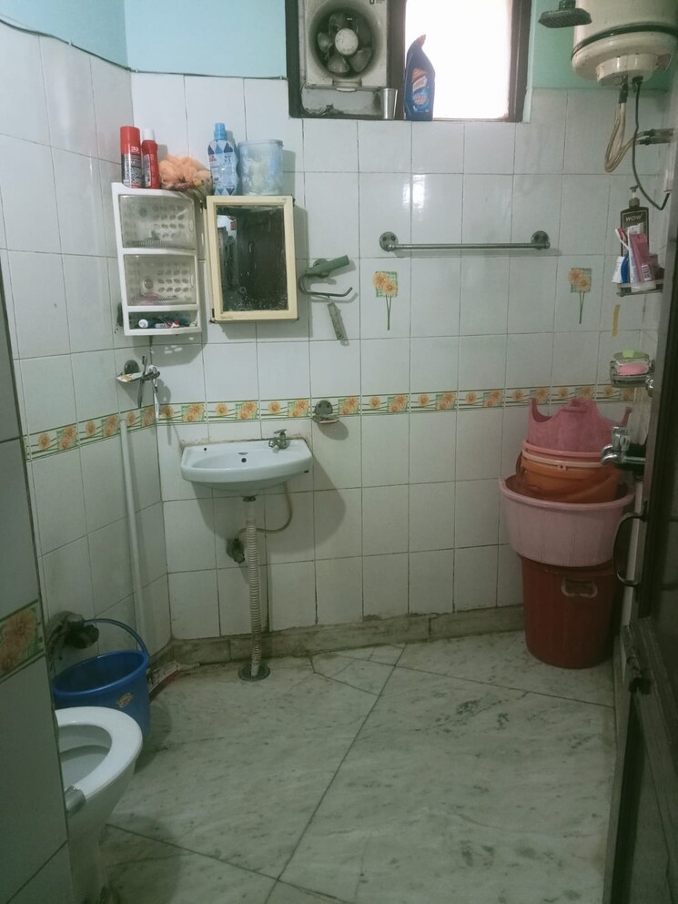 Bathroom, shastri nagar 2 Bedroom 450 Sq.Ft. Builder Floor In Shastri Nagar Delhi 7902029