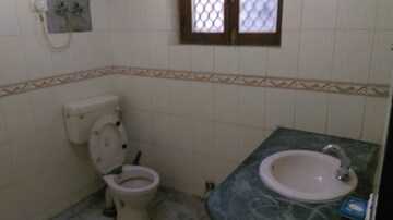 Master Bedroom in 3 BHK Builder Floor at Ansal Plaza Sector-23, Sector 23 – for Rent