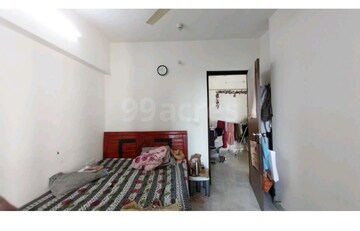 Bedroom in 2 BHK Apartment at Hiranandani Estate – for Rent