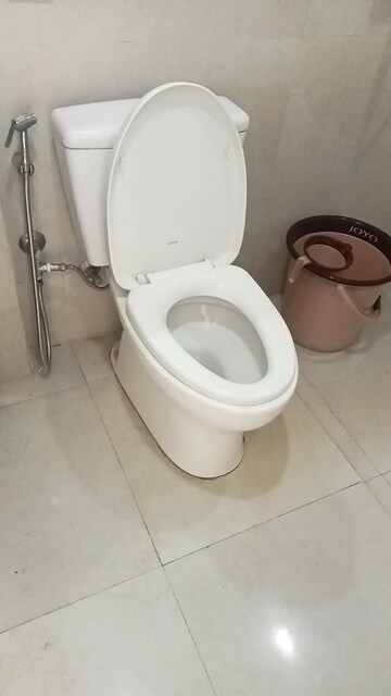 Bathroom in 1 BHK Apartment at Hiranandani Estate – for Rent