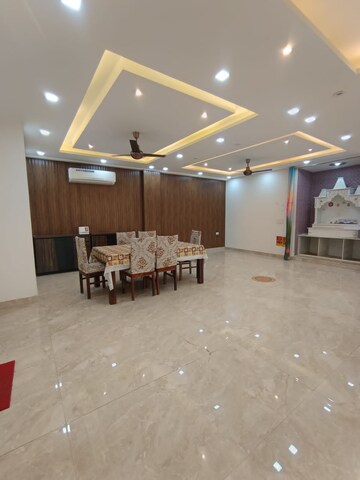 Parking in 4 BHK Builder Floor at Sector 43 – for Rent