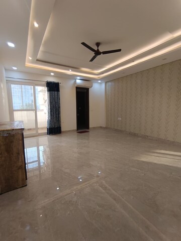 Room in 4 BHK Builder Floor at Sector 43 – for Rent