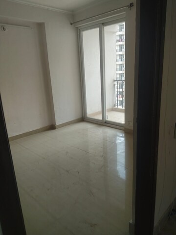 Room in 2 BHK Apartment at Goel Ganga Osian Park, Katraj – for Rent