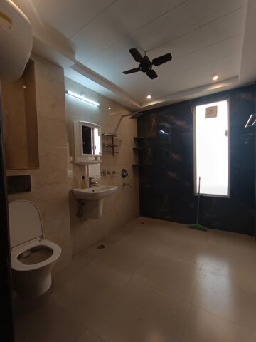 Living Room in 4 BHK Builder Floor at Sector 43 – for Rent