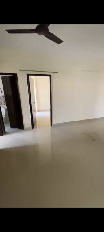 Room in 3 BHK Apartment at Proview Officer City, Raj Nagar Extension – for Rent