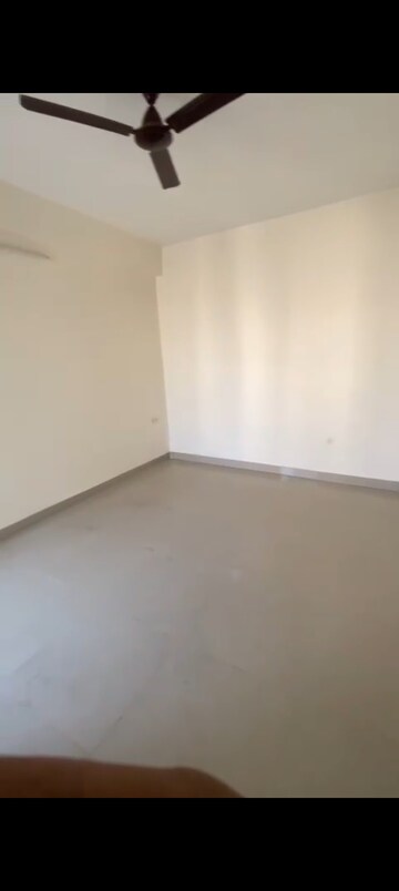 Room in 3 BHK Apartment at Proview Officer City, Raj Nagar Extension – for Rent