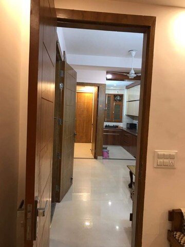 Building Lobby in 3 BHK Builder Floor at Ansal Plaza Sector-23, Sector 23 – for Rent
