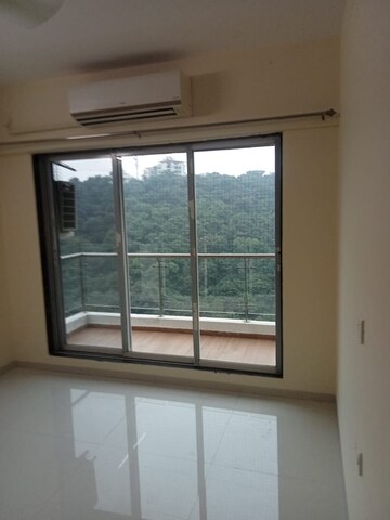 Room in 3 BHK Apartment at L And T Seawoods Residences, Seawoods – for Sale