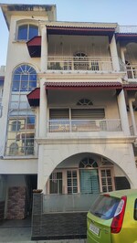 3 BHK + Servant Room 2250 Sq.Ft. Builder Floor in 3bhk Floor For Sale