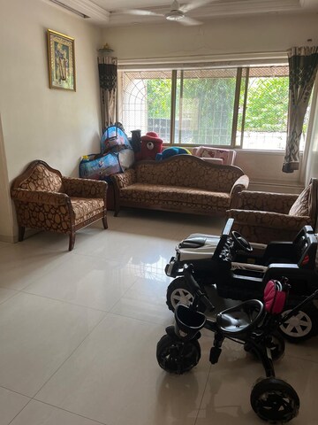 Living Room in 2 BHK Apartment at Vile Parle East – for Rent